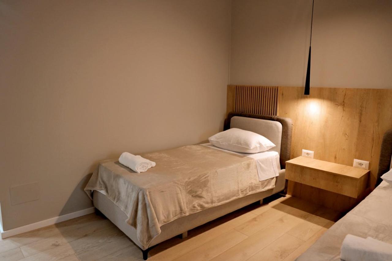 Sol Hotel Shkoder Bagian luar foto