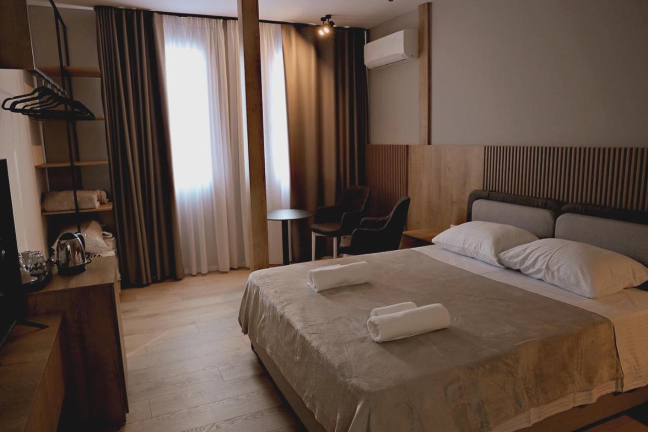Sol Hotel Shkoder Bagian luar foto